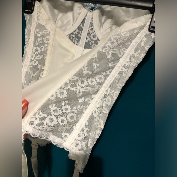 Va Bien Strapless Corset Bustier with Garters - Picture 6 of 16